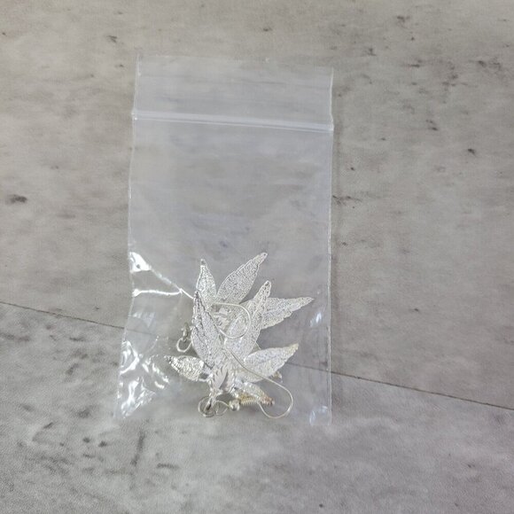 Silver Tone Leaf Earrings Natures Jewelry Japanese Maple Fish Hook Style Unique - Picture 8 of 8